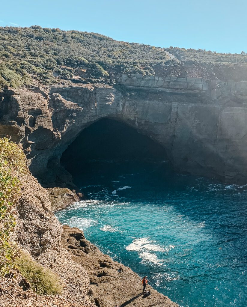 Snapper point is a giant blow hole. You cannot access the caves but seeing the cave for the first time is pretty spectacular. 