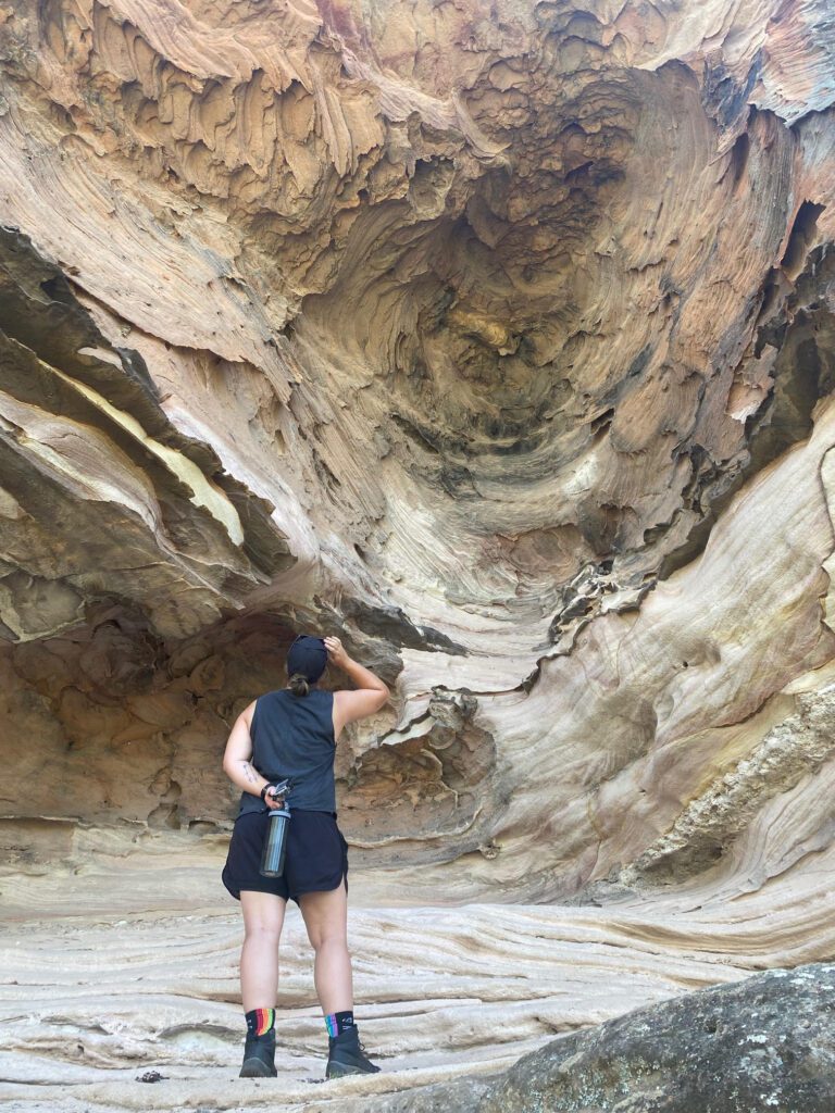 pilliga sandstone caves hike